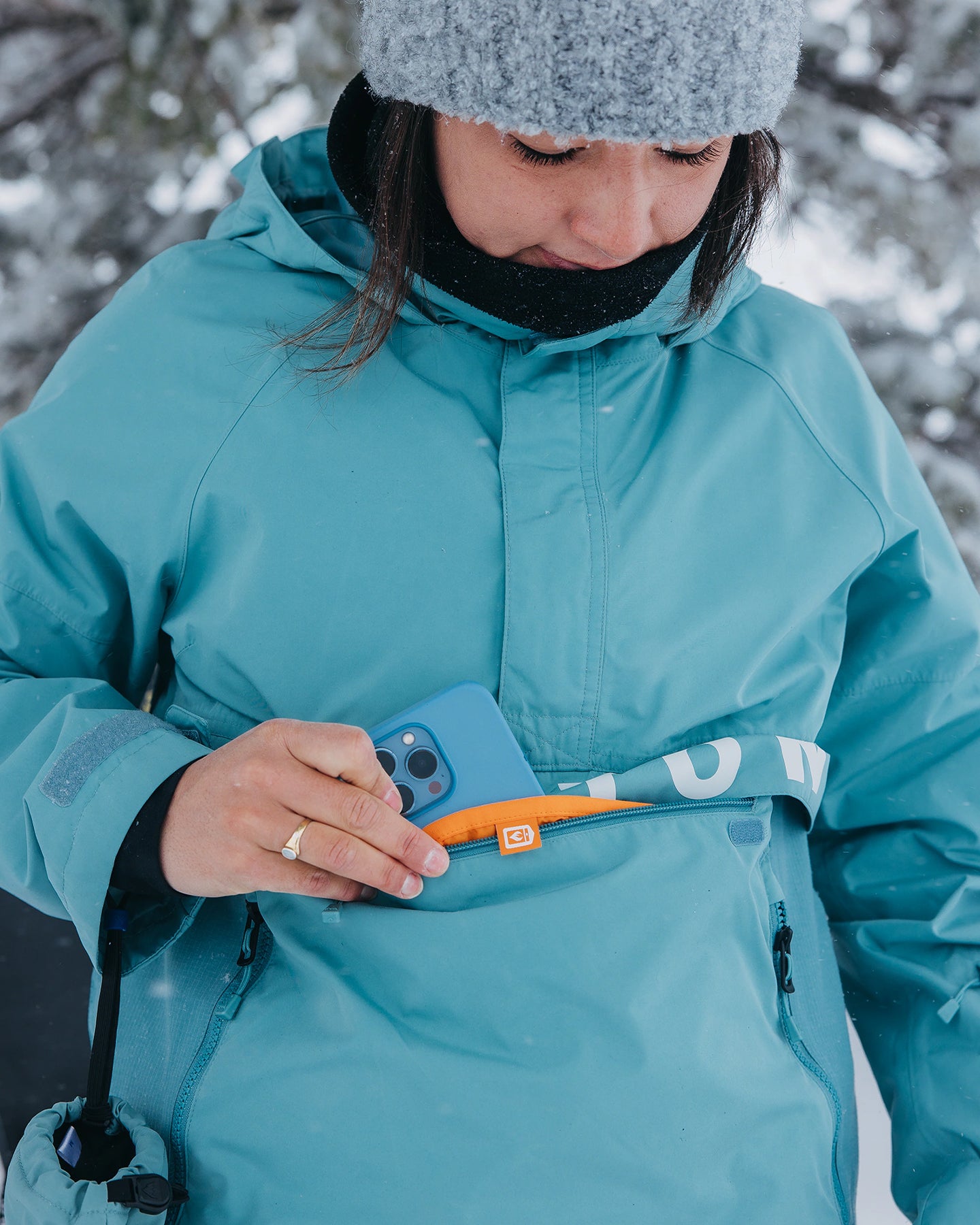 Burton Women s Frostner 2L Anorak Snow Jacket Rock Lichen Stout White